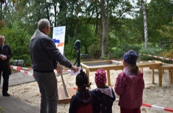 Kindertageseinrichtung St. Bonifatius weiht neue Matschanlage ein
