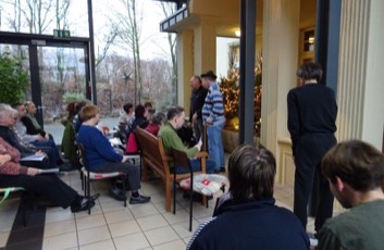 Weihnachtssingen in der Villa Keller mit Pfarrer Franke