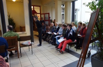 Weihnachtssingen in der Villa Keller mit Pfarrer Franke